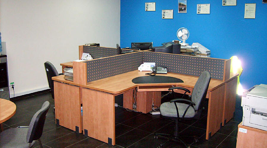 Производитель выдвижных стеллажей для гардеробов, металлической мебели, офисной мебели Польша.