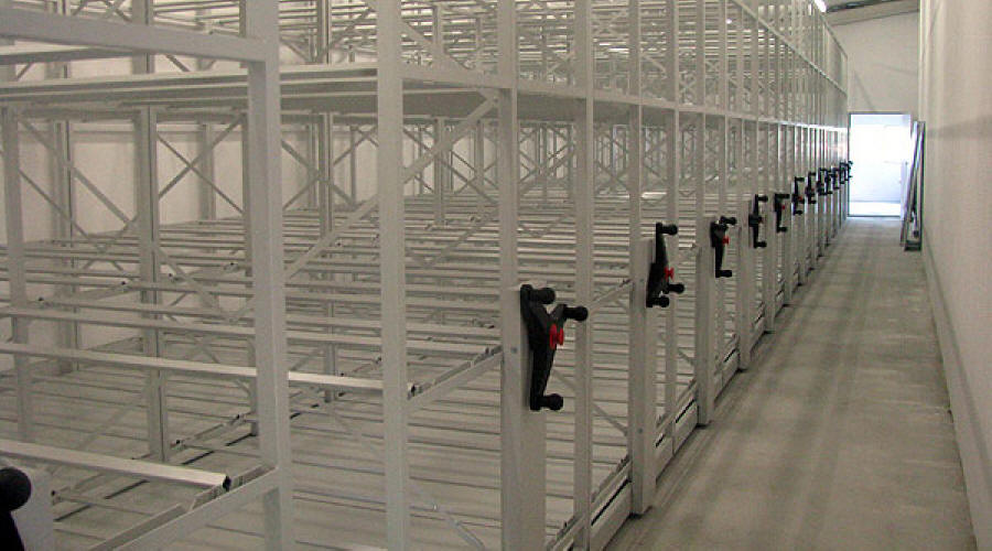 Производитель выдвижных стеллажей для гардеробов, металлической мебели, офисной мебели Польша.