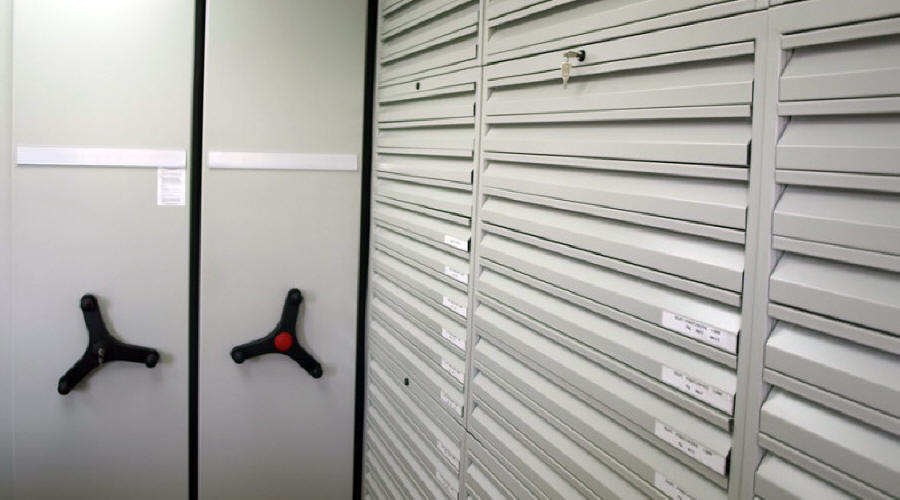 Производитель выдвижных стеллажей для гардеробов, металлической мебели, офисной мебели Польша.