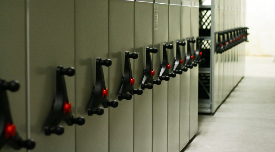 Производитель выдвижных стеллажей для гардеробов, металлической мебели, офисной мебели Польша.