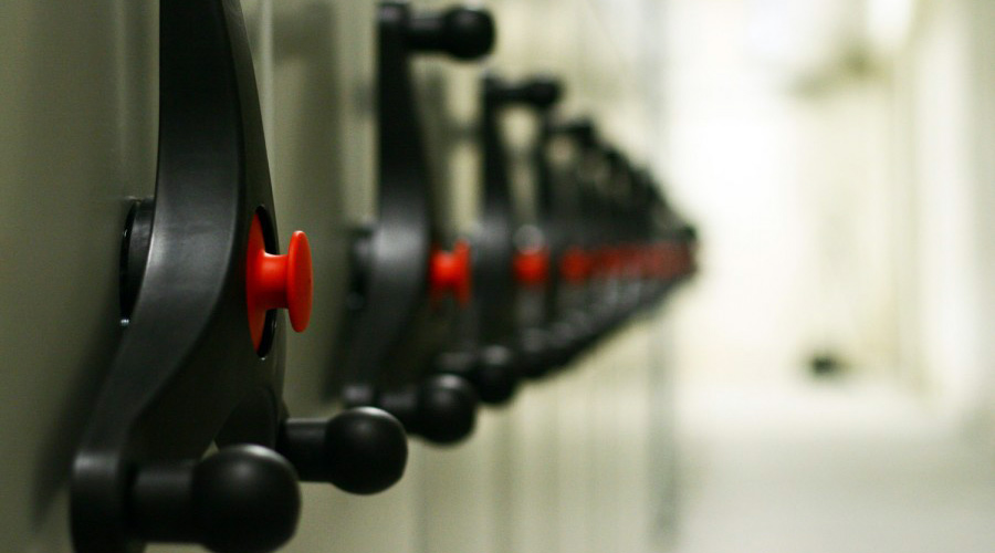 Производитель выдвижных стеллажей для гардеробов, металлической мебели, офисной мебели Польша.